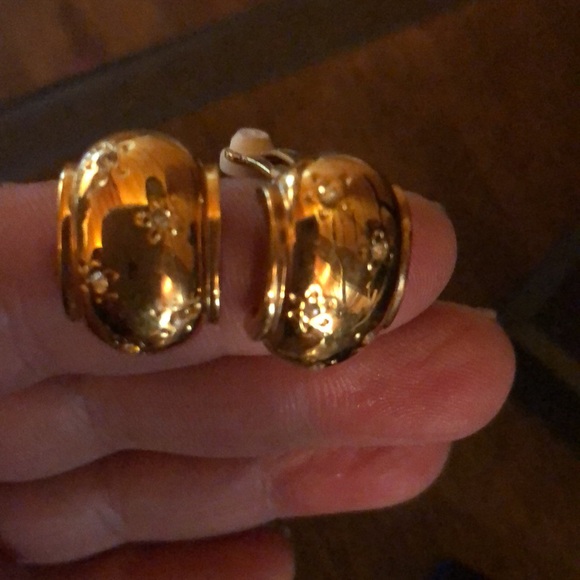Carolee Gold Tone And Crystal Accents Clip On Earrings - Picture 7 of 9